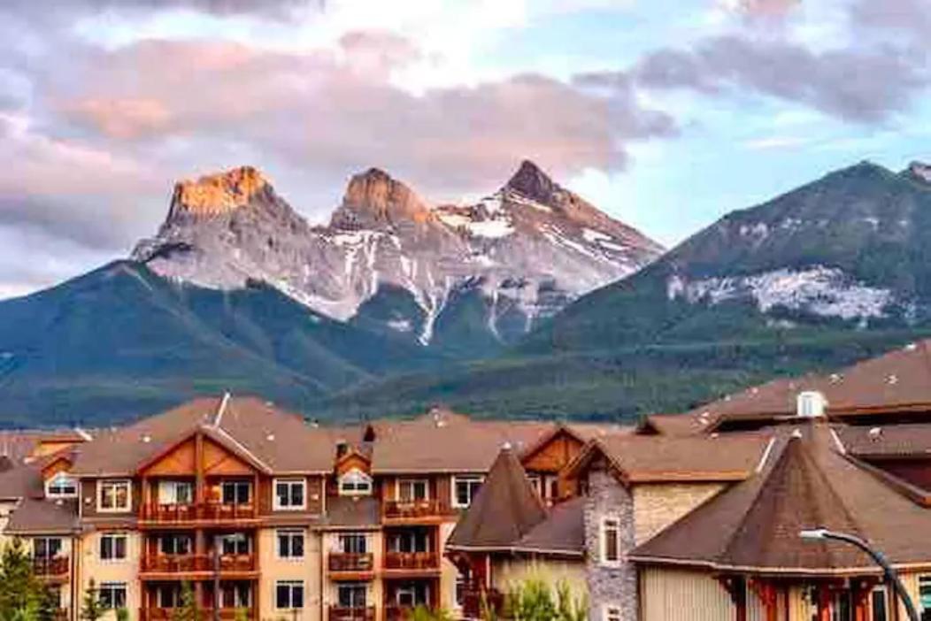 Falcon Crest Lodge 1 Bedroom Condo With Gym & Hot-Tubs & Mountain View Canmore Exterior foto