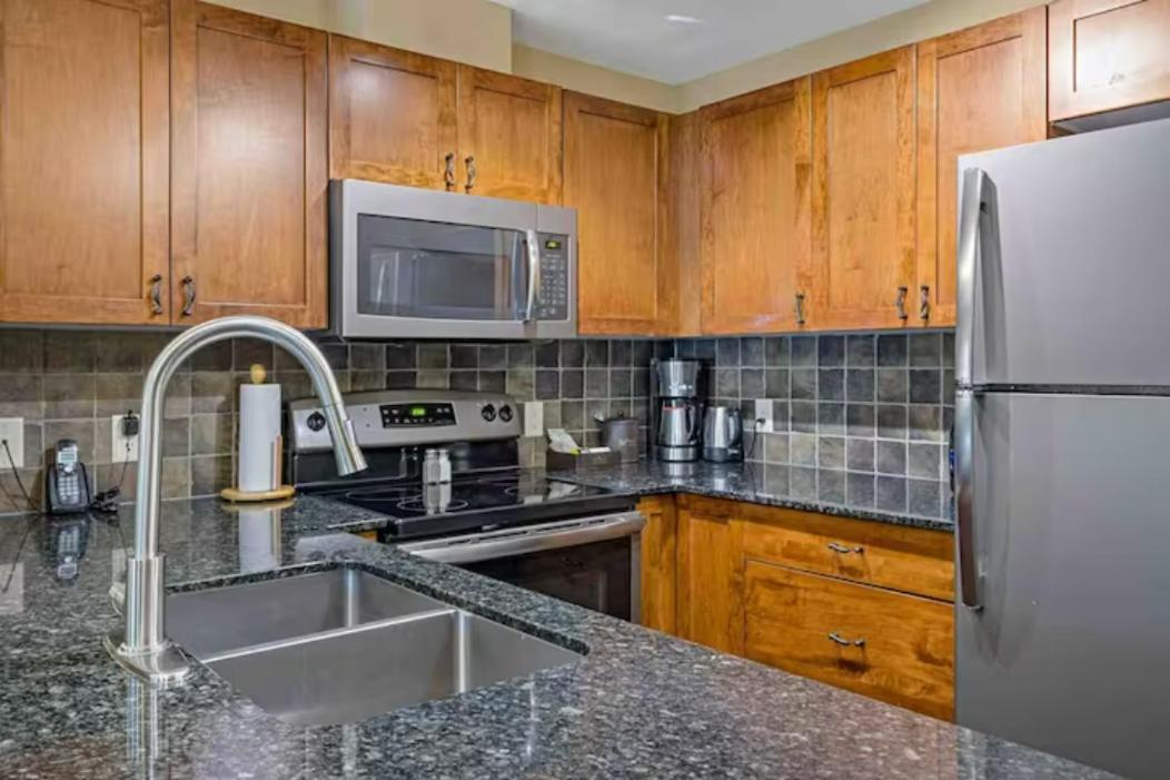 Falcon Crest Lodge 1 Bedroom Condo With Gym & Hot-Tubs & Mountain View Canmore Exterior foto
